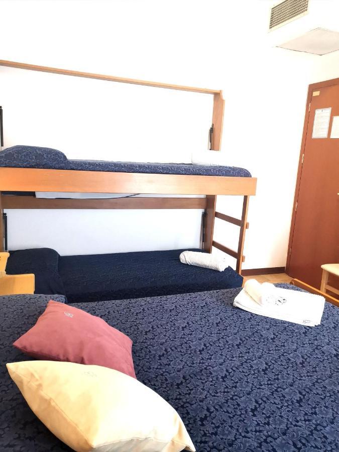 Hotel Alcazar リミニ エクステリア 写真
