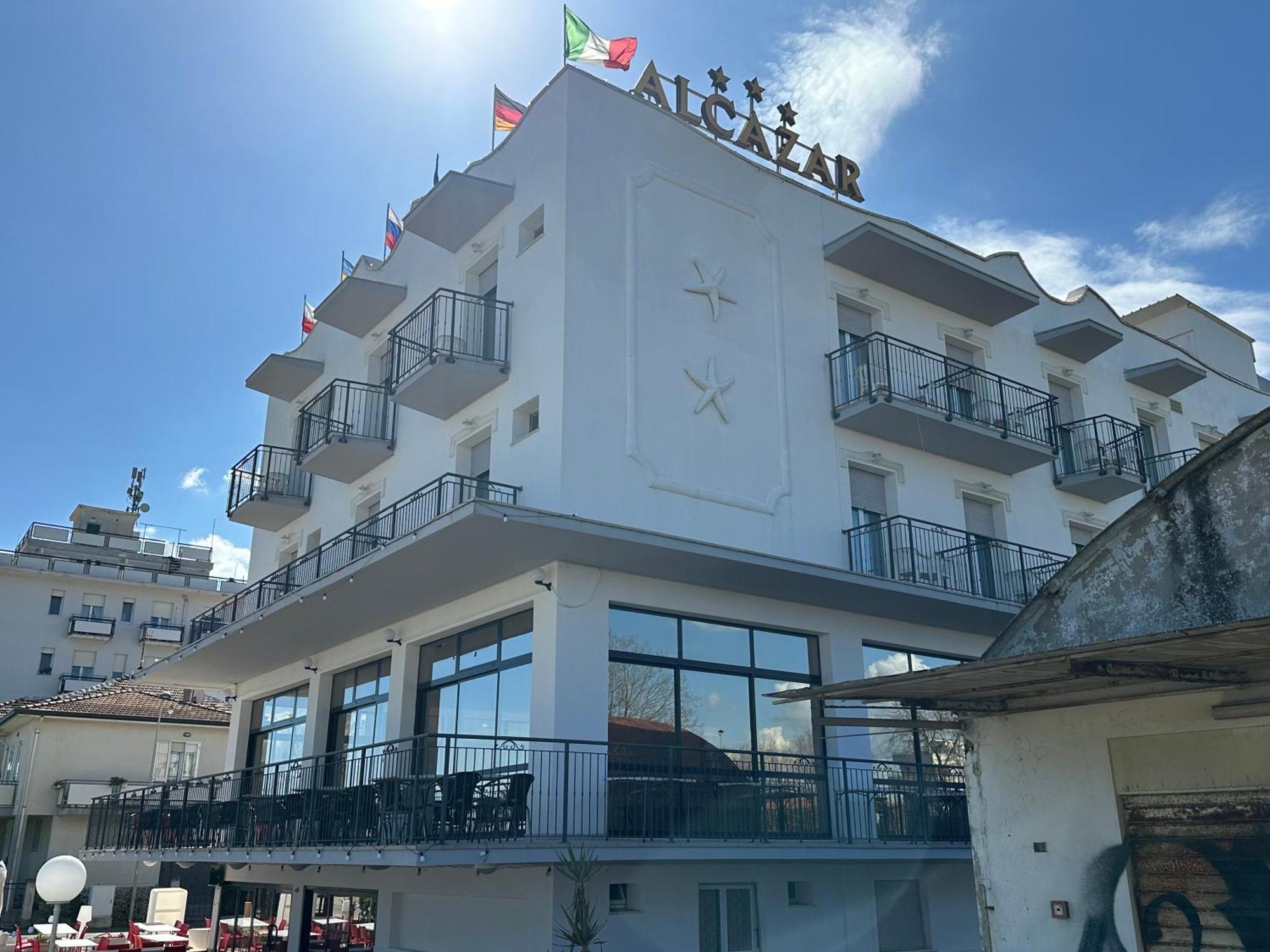 Hotel Alcazar リミニ エクステリア 写真