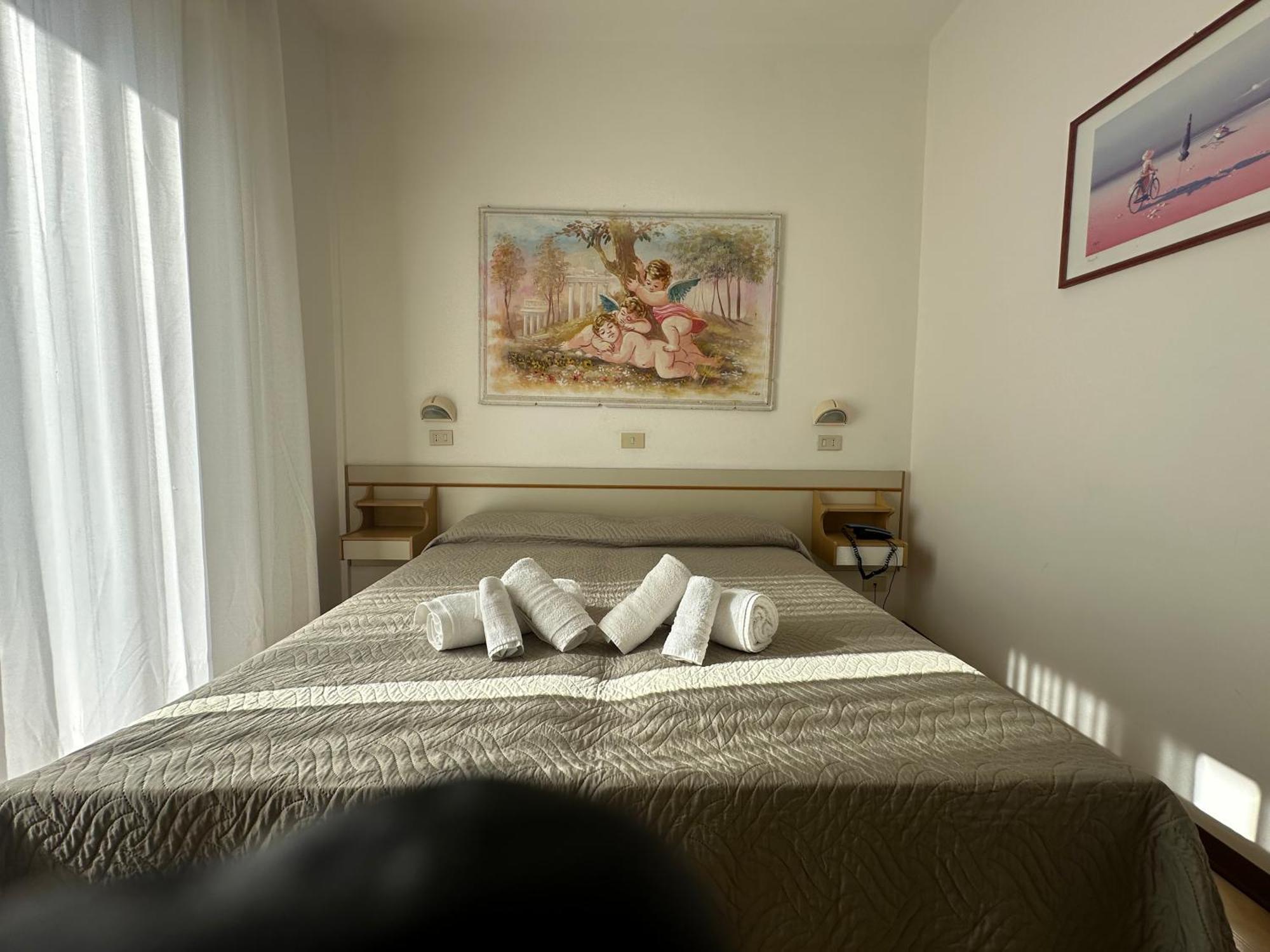 Hotel Alcazar リミニ エクステリア 写真