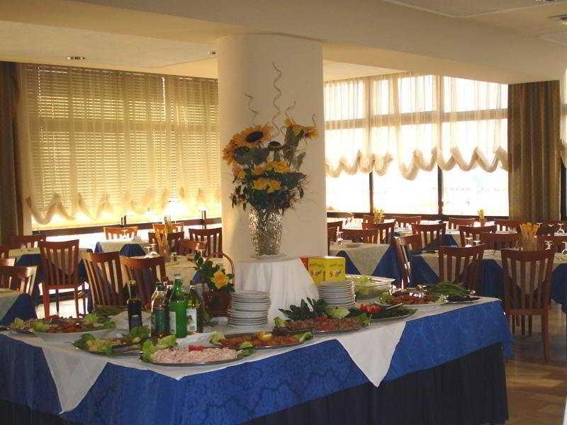 Hotel Alcazar リミニ エクステリア 写真